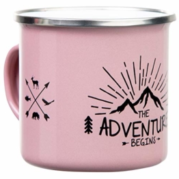 THE ADVENTURE BEGINS | Hochwertige Emaille Tasse in rosa pink | mit Outdoor Design | leicht und robust für Camping und Trekking | von MUGSY.de - 1