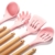 HENSHOW Küchenhelfer Set Silikon, 12-teilig Küchenutensilien Mit Utensilienhalter - Antihaft-Anti-Kratz-Kochgeschirr Küchenhelfer mit Holzgriff (Pinke Farbe) - 4